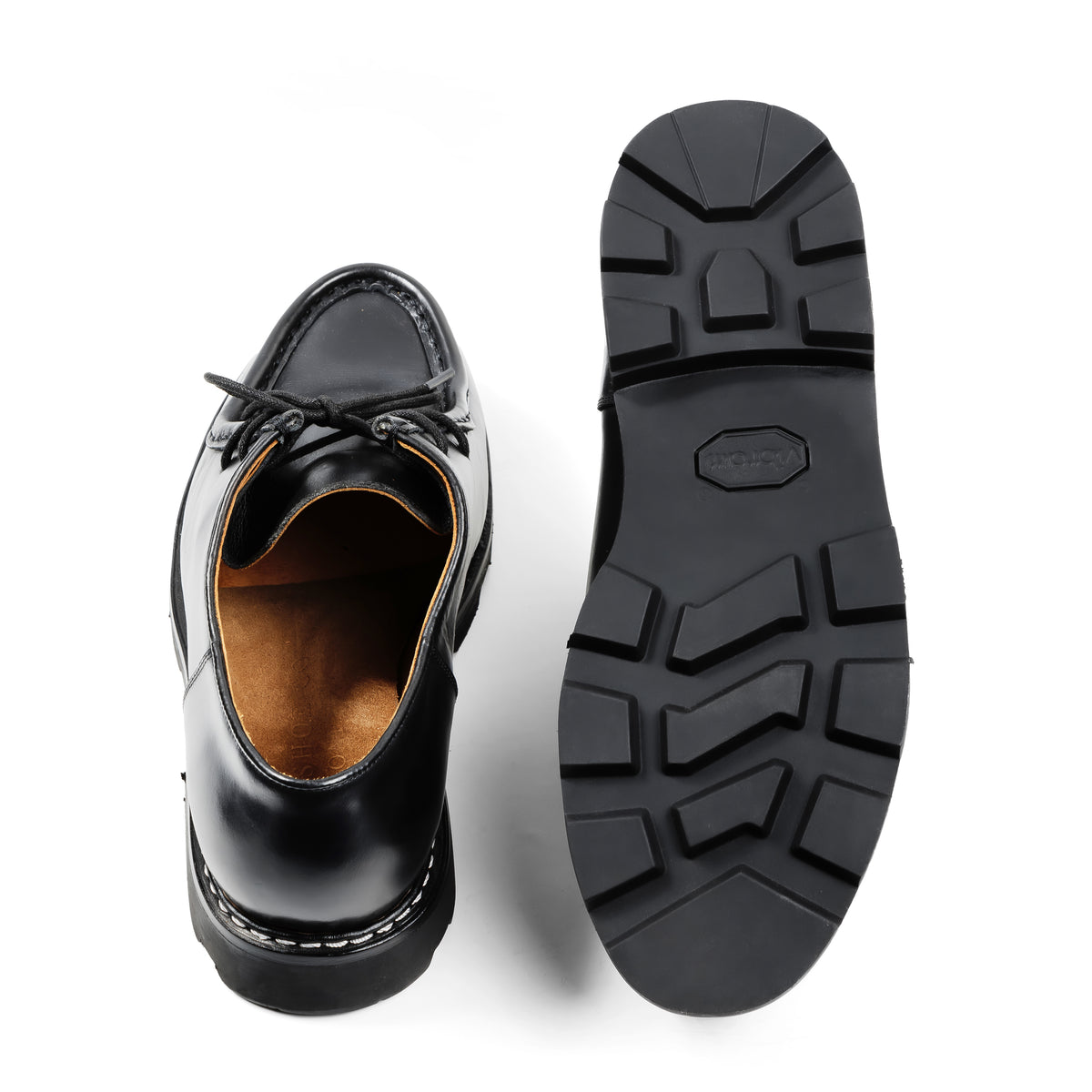 Country Derby in Black Oiled Cowhide